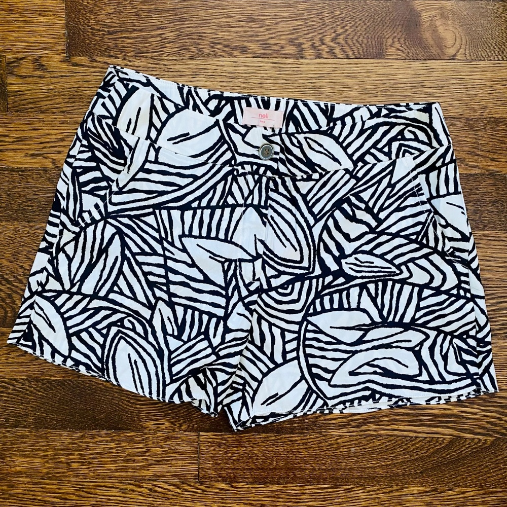 Nell Black White Leaf Print 3.5” Shorts High Waist 100% Silk Sz 2 *NWT*